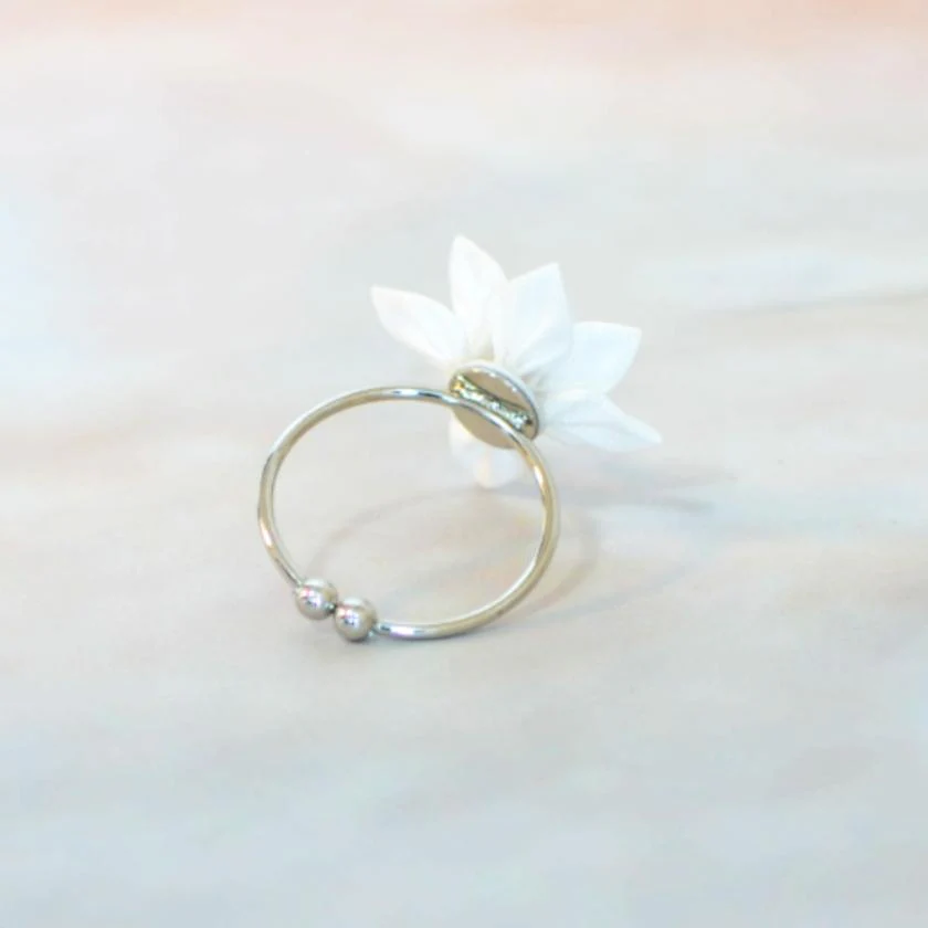 【アクセサリー】純白 (バレッタ、ブローチ、ピアス、リング 4点セット ) | つまみ細工 - Image 11