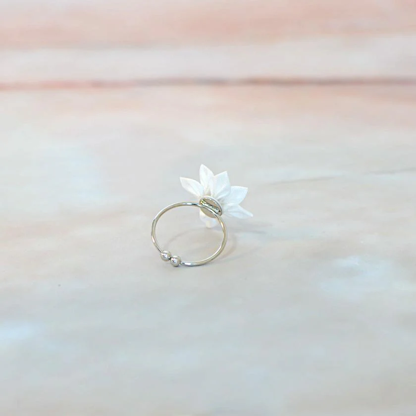 【アクセサリー】純白 (バレッタ、ブローチ、ピアス、リング 4点セット ) | つまみ細工 - Image 14