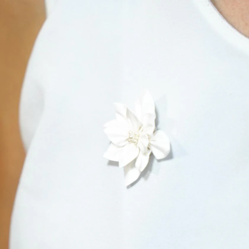 【アクセサリー】純白 (バレッタ、ブローチ、ピアス、リング 4点セット ) | つまみ細工 - Image 3