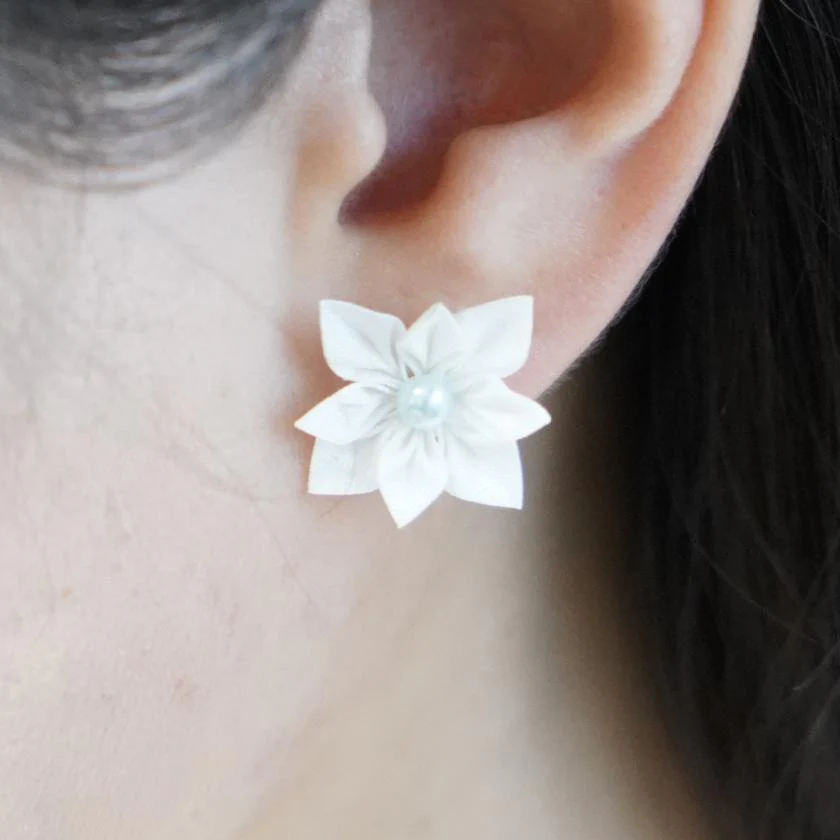 【アクセサリー】純白 (バレッタ、ブローチ、ピアス、リング 4点セット ) | つまみ細工 - Image 4