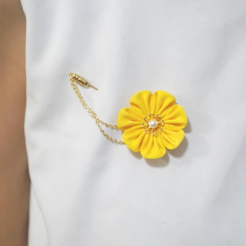 【アクセサリー】ゴールデンイエロー (バレッタ、ハットピンブローチ、ピアス、ヘアピン 4点セット ) | つまみ細工 - Image 3