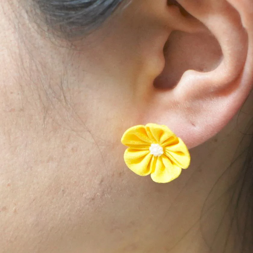 【アクセサリー】ゴールデンイエロー (バレッタ、ハットピンブローチ、ピアス、ヘアピン 4点セット ) | つまみ細工 - Image 4