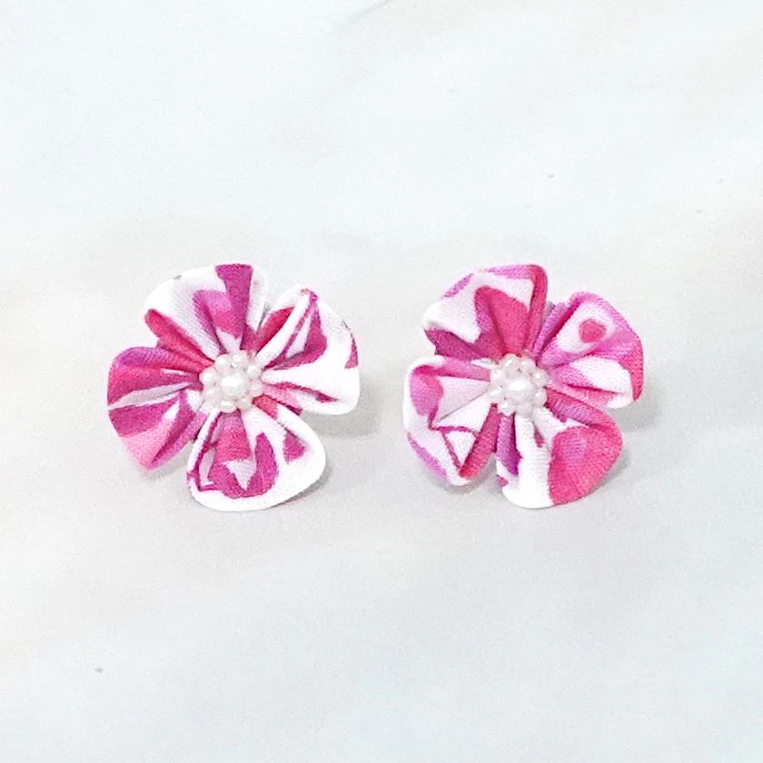 【アクセサリー】リバティプリント柄 (丸ブローチ、4弁花ブローチ、ピアス、ペンダント ： 4点セット ) | つまみ細工 - Image 8