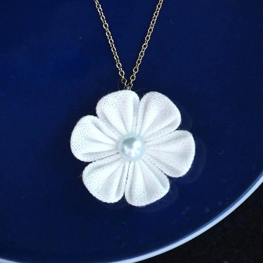 【アクセサリー】コットン (バレッタ、ヘアクリップ、ブローチ、ペンダント 4点セット ) | つまみ細工 - Image 12