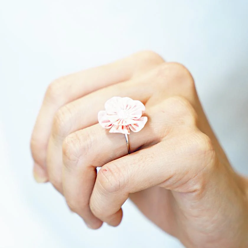 【アクセサリー】ウィローウッド柄 (ブローチ、ヘアクリップ、リング、ピアス 4点セット ) | つまみ細工 - Image 4