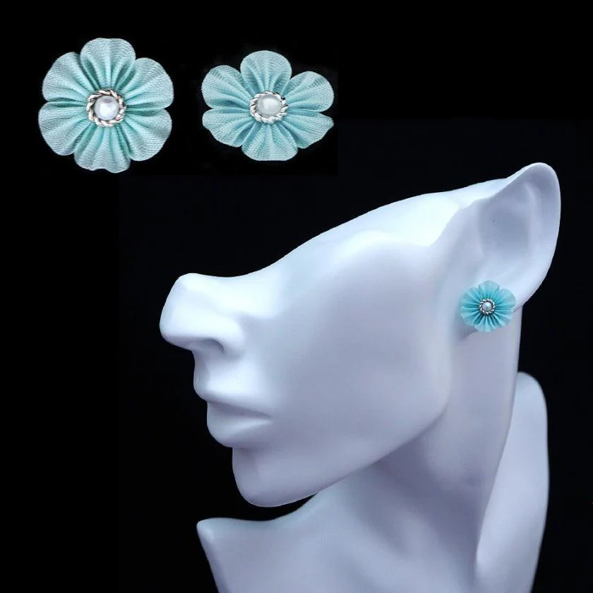 【ピアス】クロースフラワー 藍白 (あいじろ) | つまみ細工 - Image 5