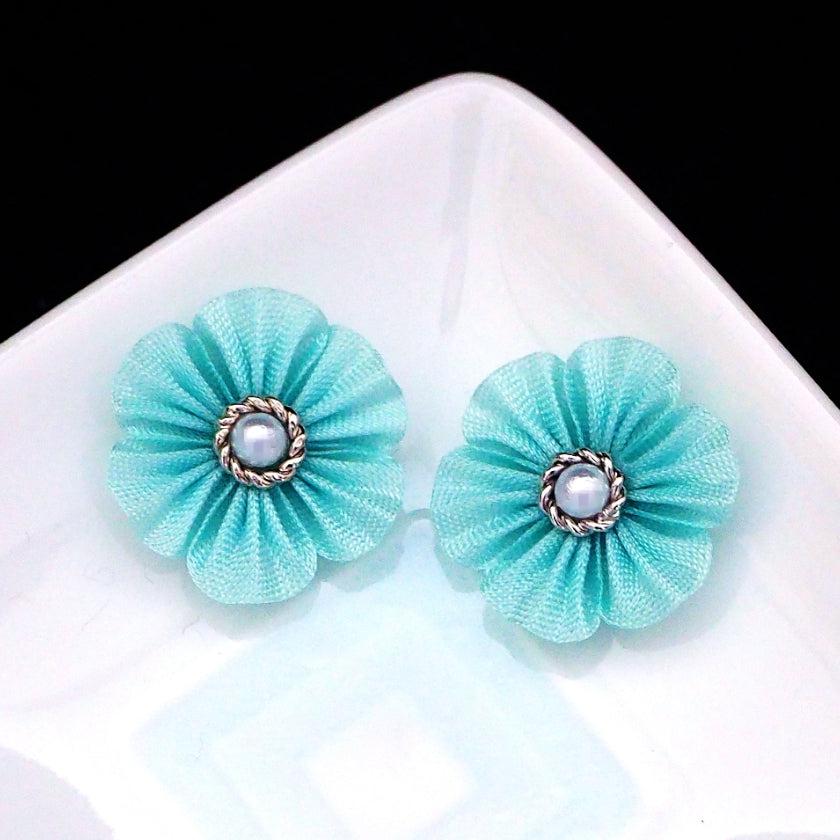 【ピアス】クロースフラワー 藍白 (あいじろ) | つまみ細工 - Image 6