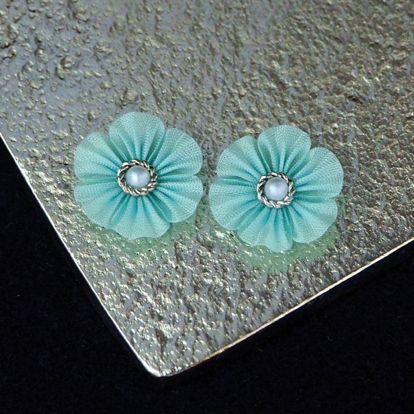 【ピアス】クロースフラワー 藍白 (あいじろ) | つまみ細工 - Image 7