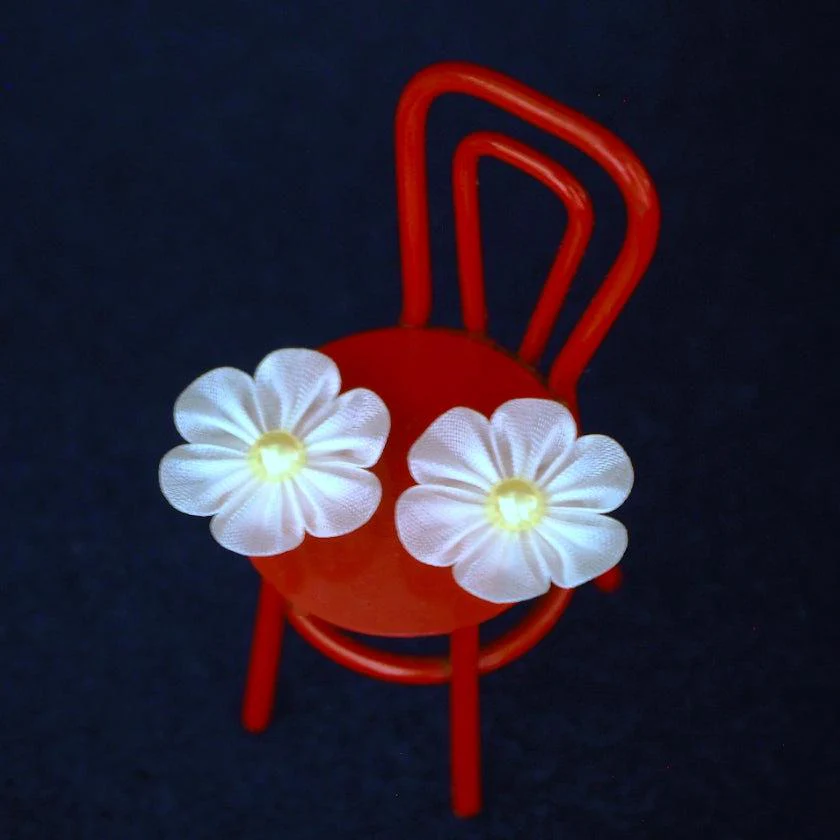 【ピアス】クロースフラワー 胡粉 (ごふん) | つまみ細工 - Image 7