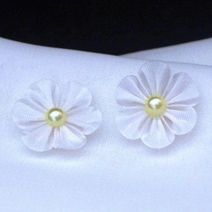 【ピアス】クロースフラワー 胡粉 (ごふん) | つまみ細工 - Image 8