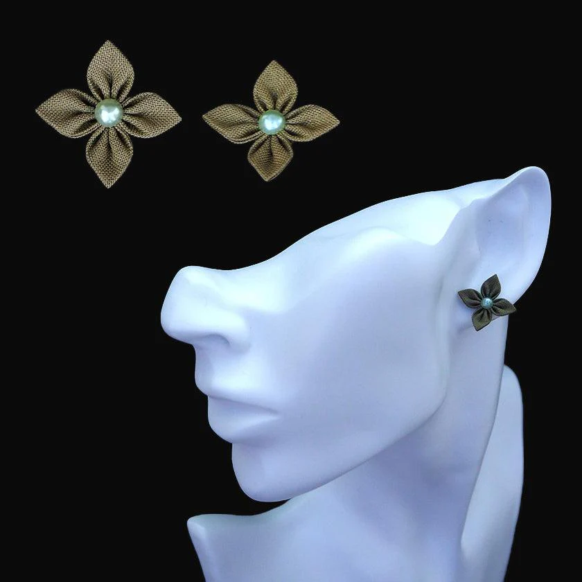 【ピアス】クロースフラワーピアス ペールカーキ色 | つまみ細工 | eつまみ - Image 3