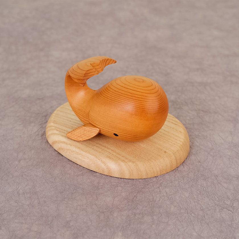 【置物】 くじら | 一位一刀彫 | 鷲塚浩 - Image 2