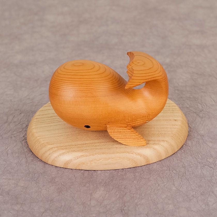 【置物】 くじら | 一位一刀彫 | 鷲塚浩 - Image 4