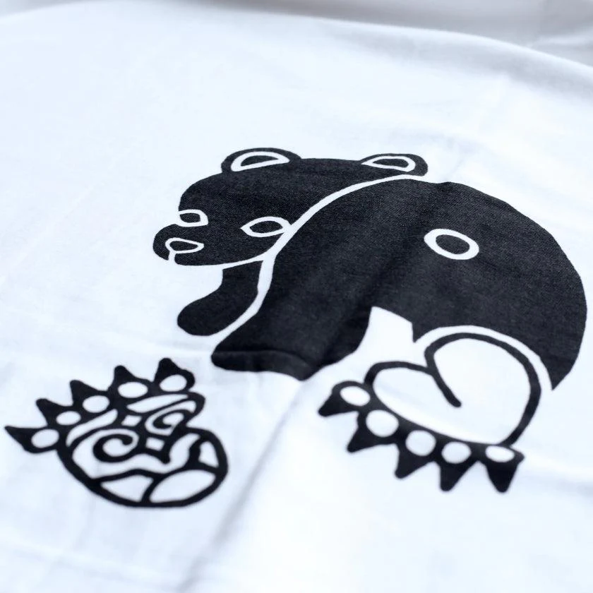 【Tシャツ】ハポネタイ 白 | アイヌ工芸 - Image 5