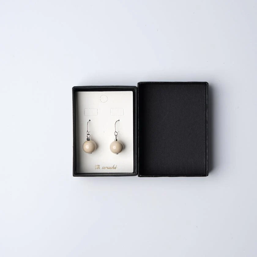 【ピアス】ベージュ | うるし珠 | 升井彩 本乾漆 - Image 8