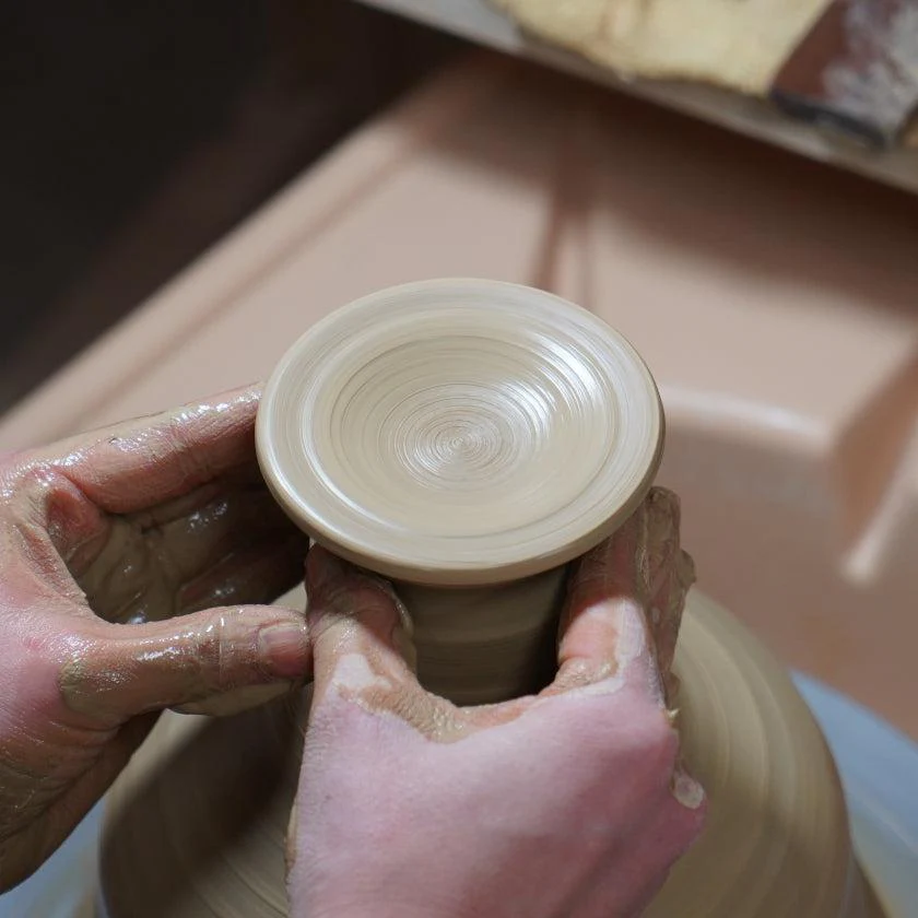 【皿】Hibiki フラットプレート (リム) 輪花-M 赤 | 京焼・清水焼 | fuuu - Image 11