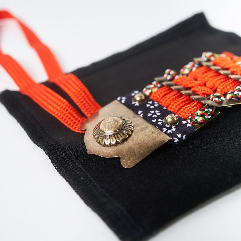 【お守り】錺小鎧® Mini 金古美色 朱赤糸縅 | 美術甲冑| Kyoto Armor - Image 6