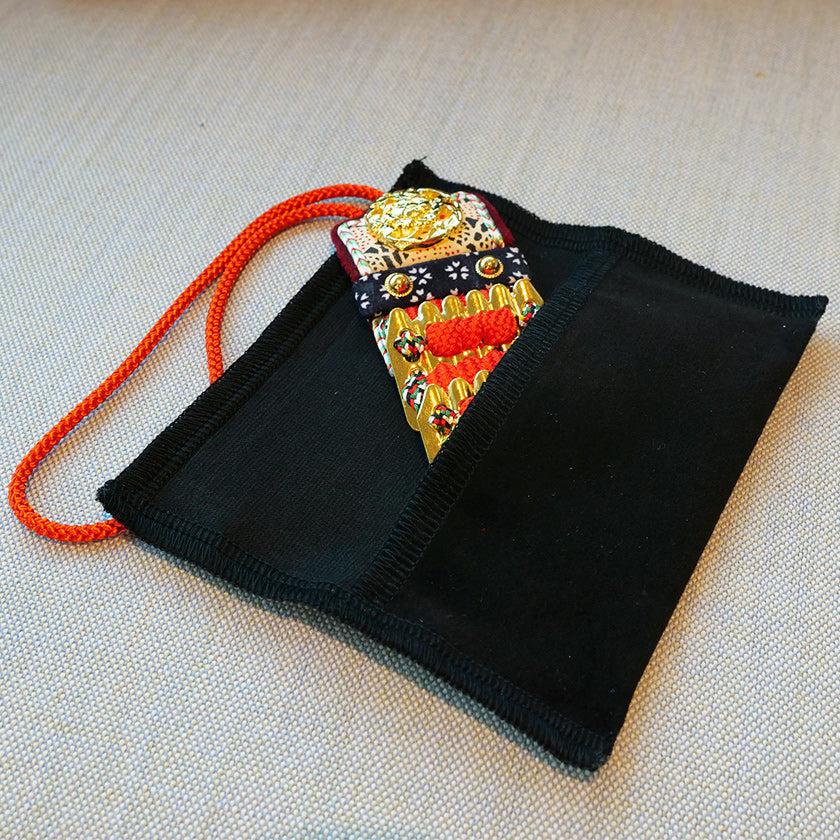 【お守り】錺小鎧® Mini 本金箔 朱赤糸縅 | 美術甲冑| Kyoto Armor - Image 3