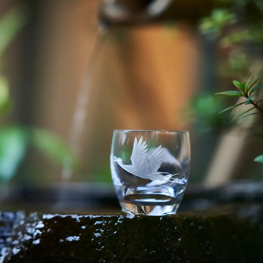【江戸切子】富士山に鶴・桜 冷酒グラス | TABLEAU - Image 3